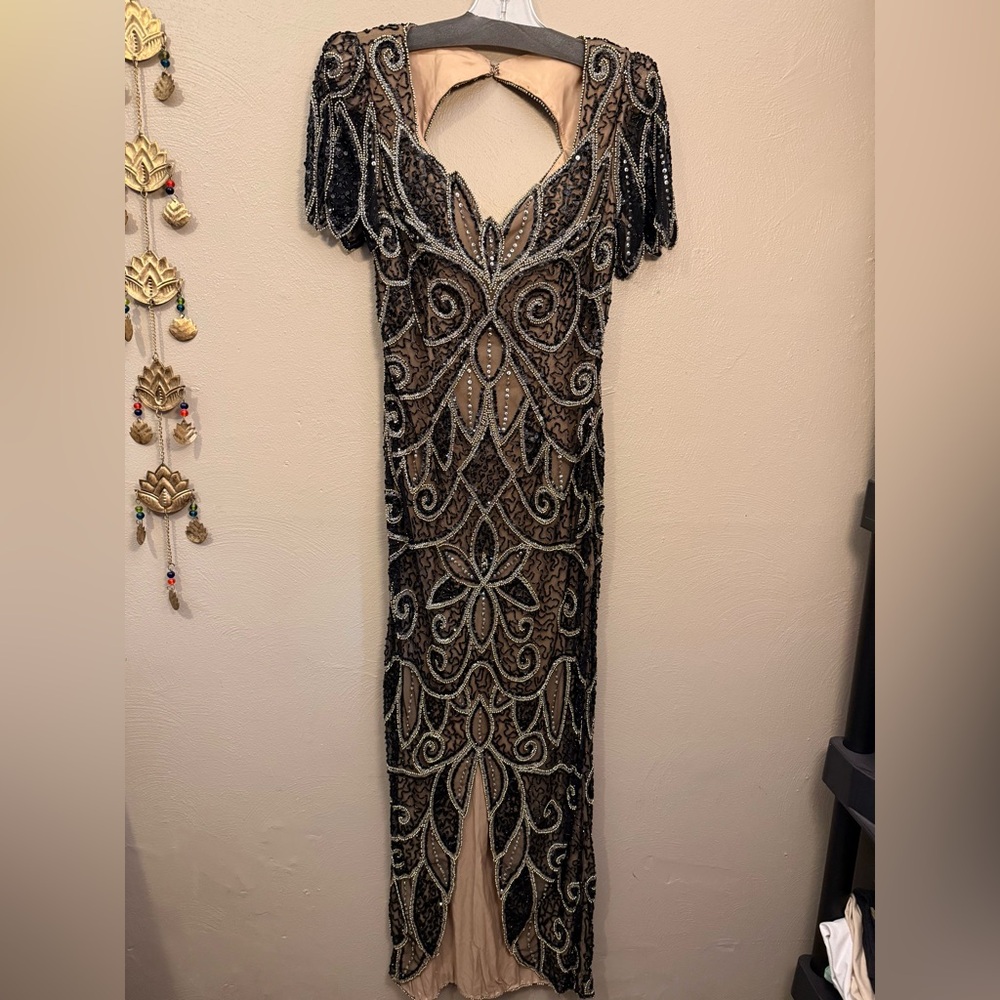 Niteline Della Roufogali Vintage 1990s 100% Silk Beaded Evening Gown Size 8